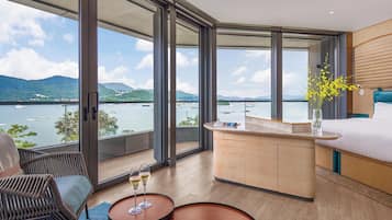 1 King Suite Sea View Balcony