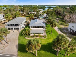 Exterior - Gulf front with sand and water access (Cedar Key)