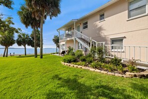 Property grounds - Gulf front with sand and water access (Cedar Key)
