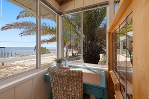 Interior - Gulf front with sand and water access (Cedar Key)