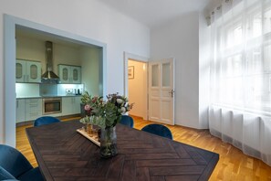 Dining - Charming 2bedroom OLD TOWN apartment (Praha)
