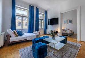 2 bedrooms, desk, iron/ironing board, free WiFi - Charming 2bedroom OLD TOWN apartment (Praha)