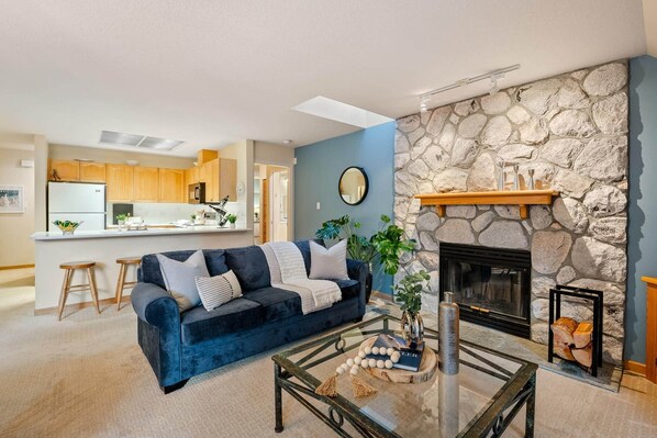 TV, fireplace - Summit Haven, A Luxury SKi/Golf Retreat, 2 Br/Ba, GlenEagle Townhome Whistler, Golf/Ski community (Whistler)