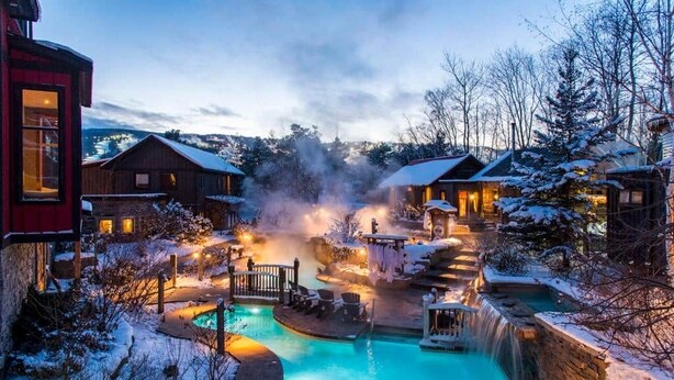 A winter resort with a central pool, wooden cabins, and a snow-covered landscape. - 31GlenEagle Cozy Townhome | 2 Bedroom 2 Bathroom, GlenEagle Townhome Whistler, Golf/Ski community (Whistler)