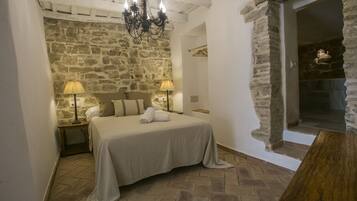 4 slaapkamers, een strijkplank/strijkijzer, gratis wifi, beddengoed