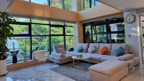Villa familiar, 1 habitación, para no fumadores, vista a la montaña | Área de sala de estar | Juguetes y piso con calefacción 