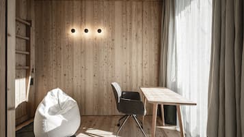 1 bedroom, in-room safe, blackout curtains, soundproofing