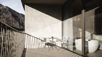 1 bedroom, in-room safe, blackout curtains, soundproofing