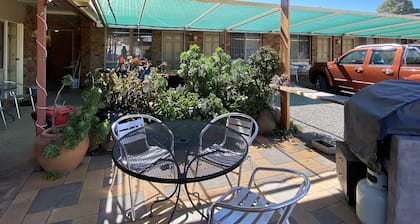 Acacia Rose Motor Inn