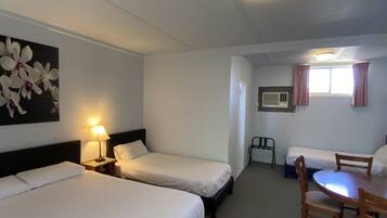 Familienzimmer | Verdunkelungsvorhänge, Bügeleisen/Bügelbrett, kostenloses WLAN