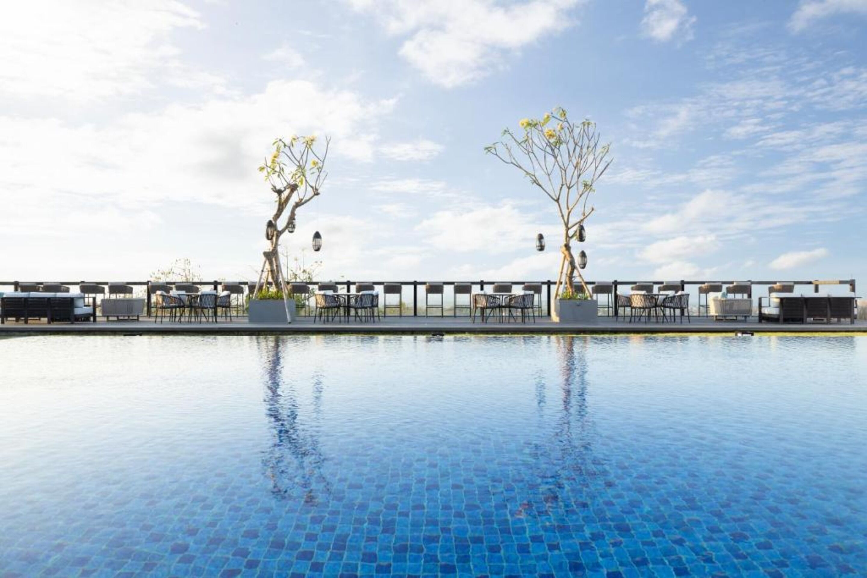 Hồ bơi ngoài trời 