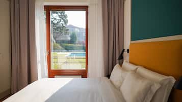 Habitación doble, en la zona del jardín | Ropa de cama de alta calidad, edredones de plumas, mobiliario individual