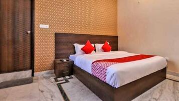 Premium Room | Egyptian cotton sheets, premium bedding, in-room safe, soundproofing