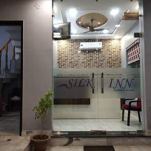 Property entrance - Silk Inn Luxury At No Cost (Lucknow)
