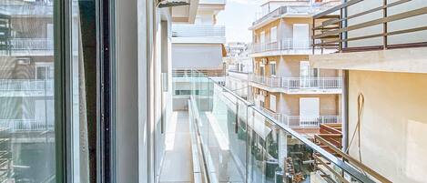 Estudio urbano, 1 habitación, vista a la ciudad | Terraza o patio