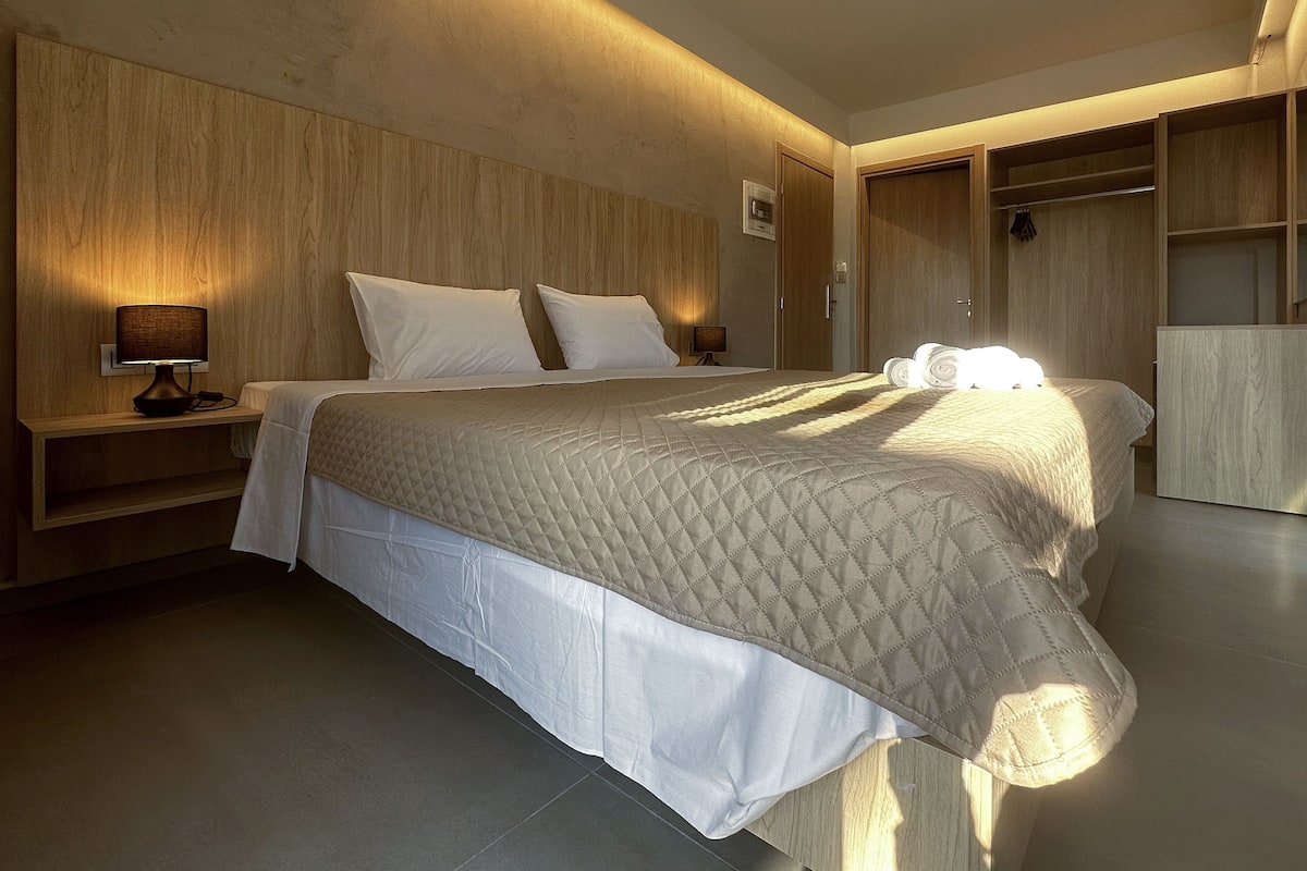 1 bedroom, minibar, blackout curtains, soundproofing