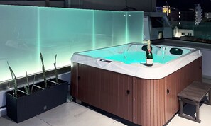 Phòng Suite Junior, 1 giường cỡ king, bồn tắm thủy lực, quang cảnh thành phố | Hiên