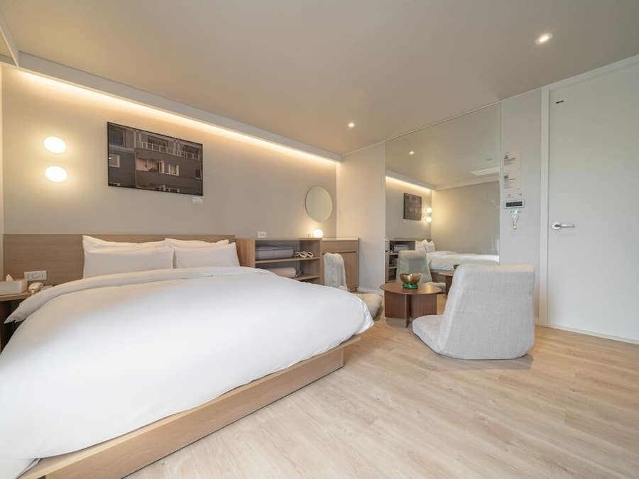 Yoga | Premium bedding, free WiFi, bed sheets