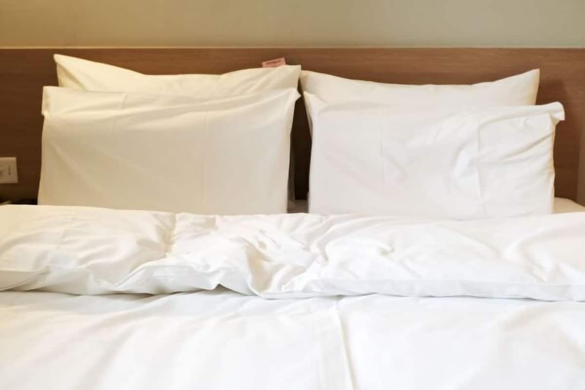 Premium bedding, WiFi (free), bed sheets