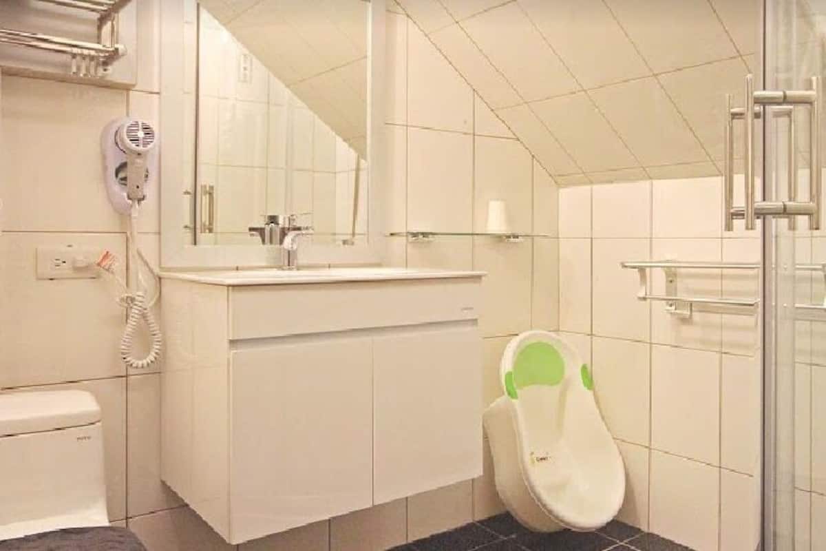 Business Room | Bathroom | Slippers