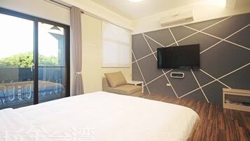 Deluxe Double Room Single Use | Desk, laptop workspace, blackout curtains, free WiFi