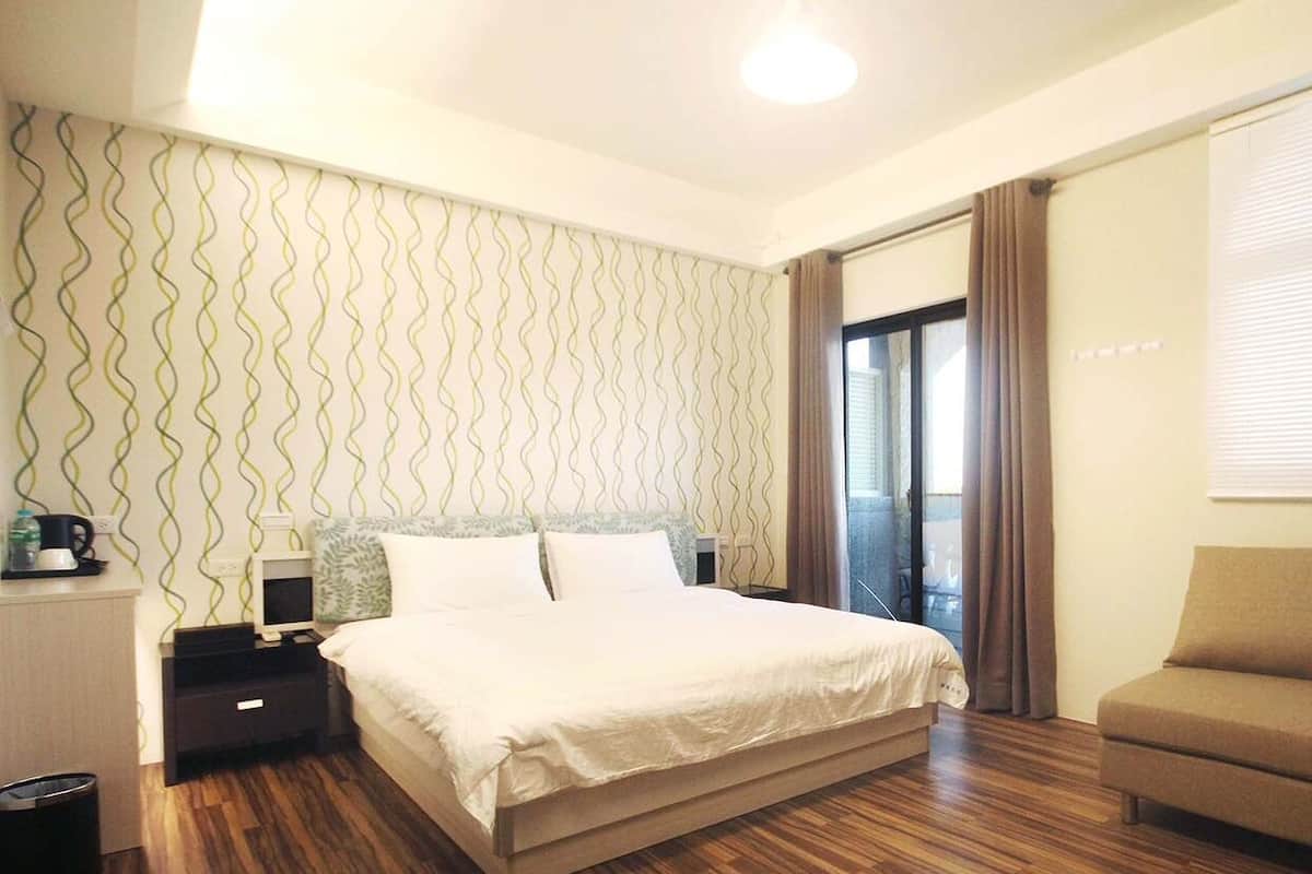 Deluxe Double Room Single Use | Desk, laptop workspace, blackout drapes, WiFi (free)