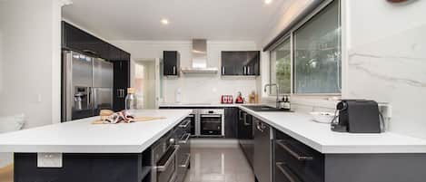 Fridge, microwave, stovetop, dishwasher