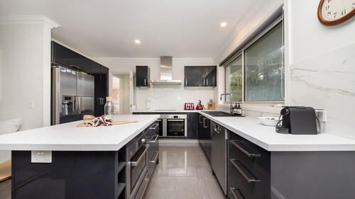 Gawalla Escape with Pool in Rye