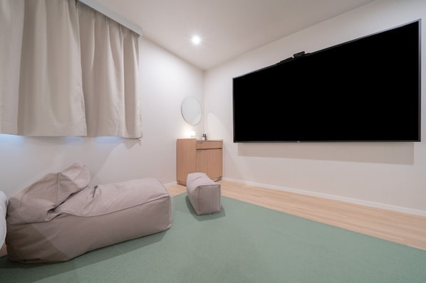 Golf | 1 bedroom, premium bedding, free WiFi, bed sheets