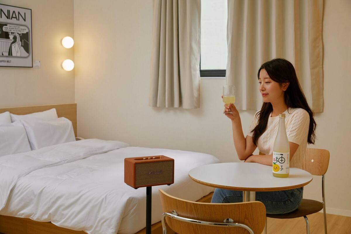 1 bedroom, premium bedding, free WiFi, bed sheets