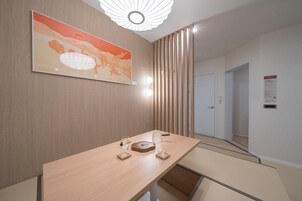 Party | Premium bedding, free WiFi, bed sheets