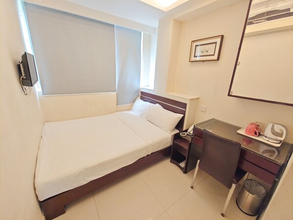 مكتب وتجهيزات عازلة للصوت وواي فاي مجانًا وملاءات أسرّة