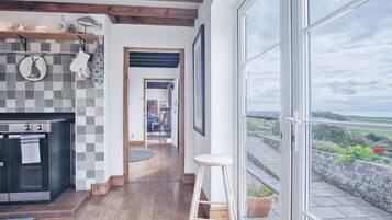 Luxury House | Private kitchen | Fridge, microwave, oven, stovetop