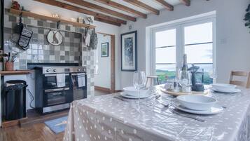 Luxury House | Private kitchen | Fridge, microwave, oven, stovetop