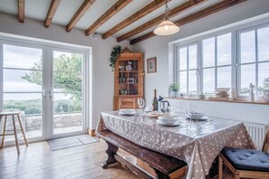 Luxury House | Private kitchen | Fridge, microwave, oven, stovetop - Windy Walls - 3 Bedroom - Rhossili (Swansea)