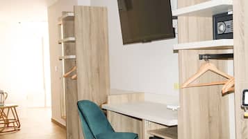 Deluxe-Studiosuite | Hochwertige Bettwaren, Daunenbettdecken, Minibar, Zimmersafe