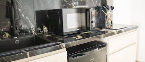 Appartement Familial | Cuisine privée | Mini réfrigérateur, micro-ondes, plaque de cuisson, machine à expresso