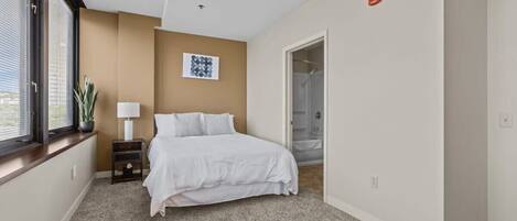 2 chambres, bureau, fer et planche à repasser, lit parapluie