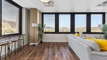 Smart TV, aparelho de som, escritórios