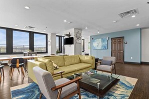 Smart-TV, Stereoanlage, Arbeitsbereiche