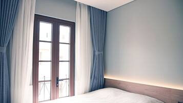 2 bedrooms, in-room safe, iron/ironing board, free WiFi