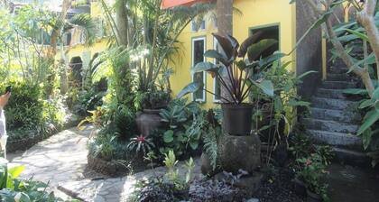 OYO Life 90646 Villa Karsinem Pasuruan