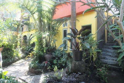 OYO Life 90646 Villa Karsinem Pasuruan