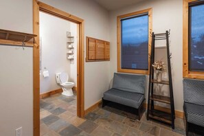 Interior - The Stemwinder Solar Lodge by Simply Kimberley (Kimberley)