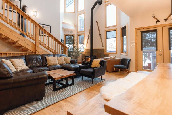 TV connectée, cheminée, baby-foot