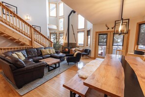 TV connectée, cheminée, baby-foot