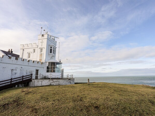 Exterior - East Point Lynas Lighthouse Keeper's Cottage (Amlwch)