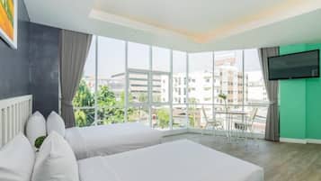 Suite | In-room safe, desk, blackout curtains, free WiFi
