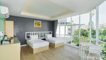 Suite | In-room safe, desk, blackout curtains, free WiFi