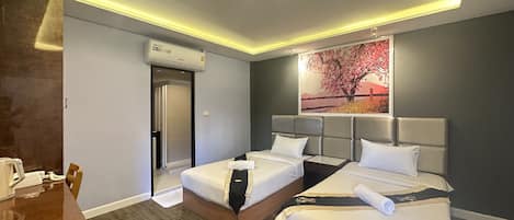1 bedroom, in-room safe, desk, blackout curtains